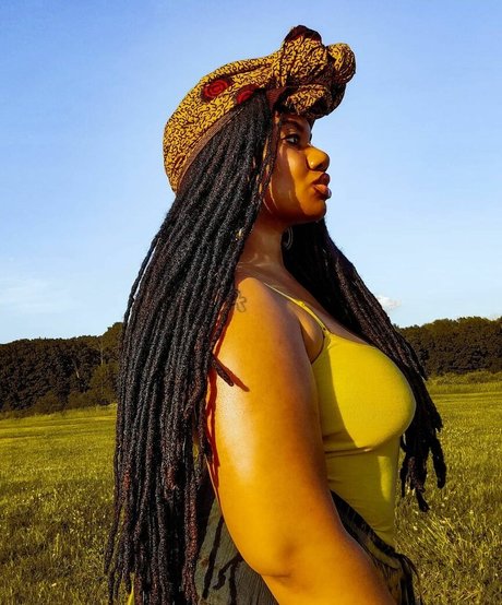 Locked Honey Princess 裸モデル 写真