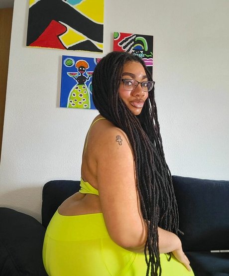 Locked Honey Princess エロティックなモデル 画像