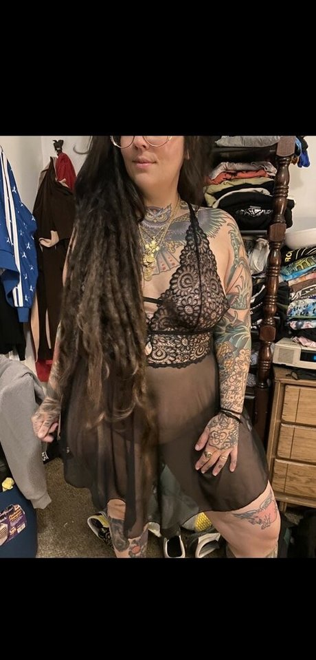 Dreadlust ヌードのポルノスター 写真