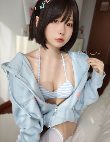 小さいチンポのシーメールオンリーファンズ ホットポルノ 写真