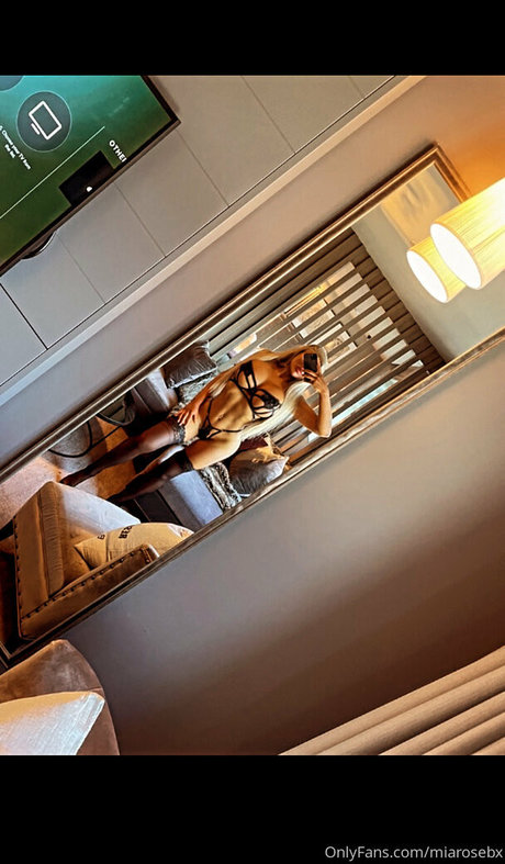 Angelique Noir エロティックなモデル 写真