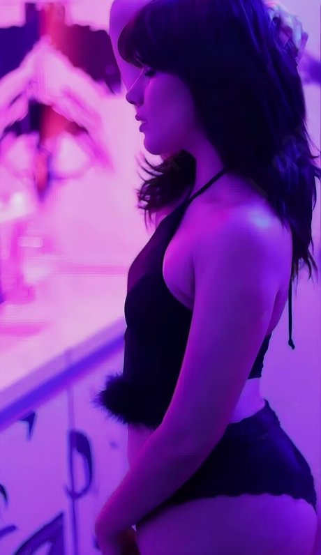 Abelina Sabrina 裸の女優 写真