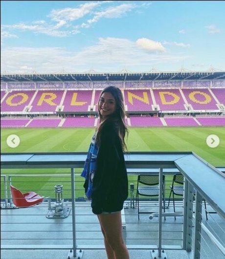 足 熟女 オンリーファンズ アダルト 画像