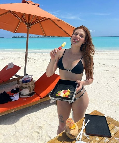 Flavia Charallo アートモデル 画像