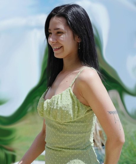 JOI オンリーファンズ 無料 画像