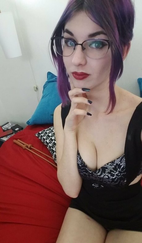 青い髪のオンリーファンズ ヌード 画像