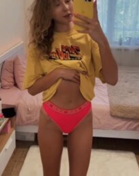 金髪の小人オンリーファンズ 美しい アーカイブ