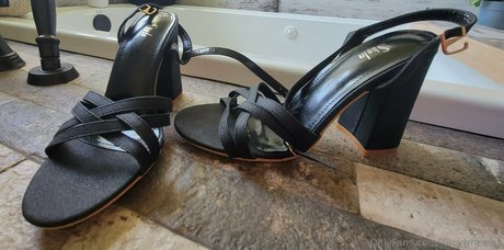 潮吹きマンコオンリーファンズ エロ アーカイブ