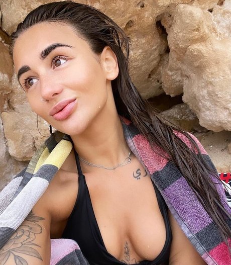 Marina Rebediuk アートモデル 画像