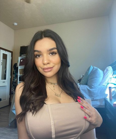 Erika M Diaz 美しいスター ギャラリー