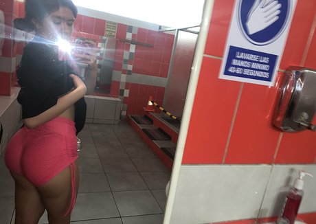 iamanothergirl 独占ポルノスター アーカイブ