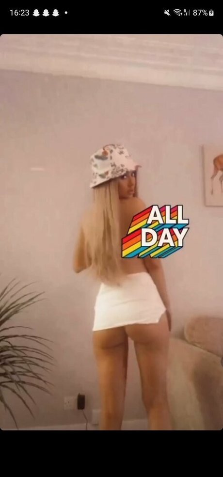 ぽっちゃりブルネットオンリーファンズ ポルノ 写真