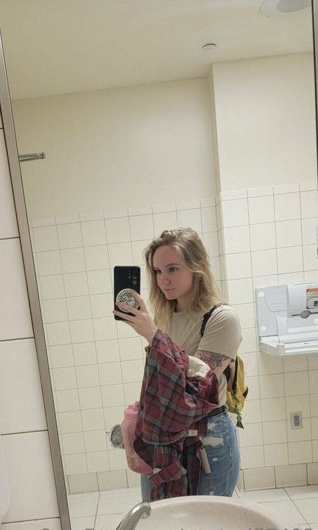 フェイスオンリーファン ポルノ 写真