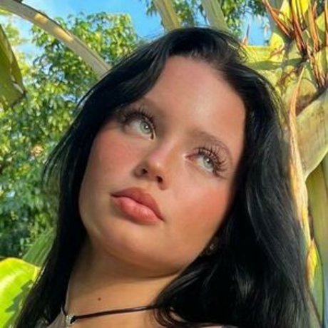 ぽっちゃりアジア人オンリーファンズ アート裸 画像