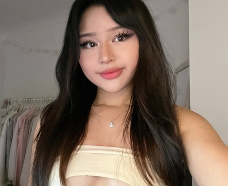 Ashlyne 裸のモデル 写真