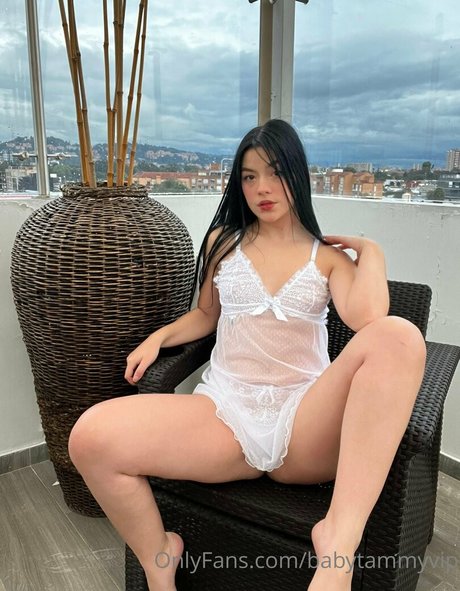 柔軟なティーンオンリーファン ヌード 画像