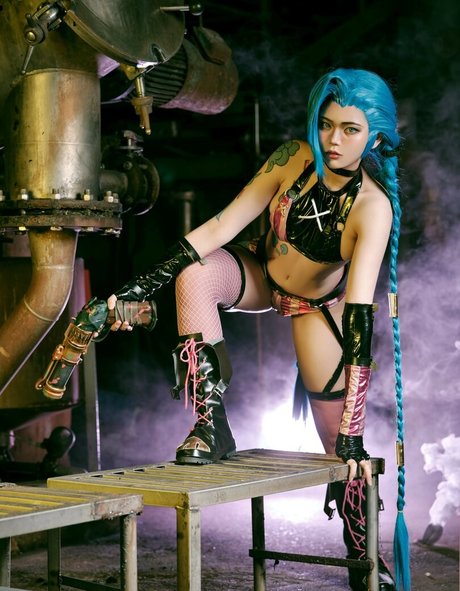 ZinieQ Cosplayer スター 裸 写真