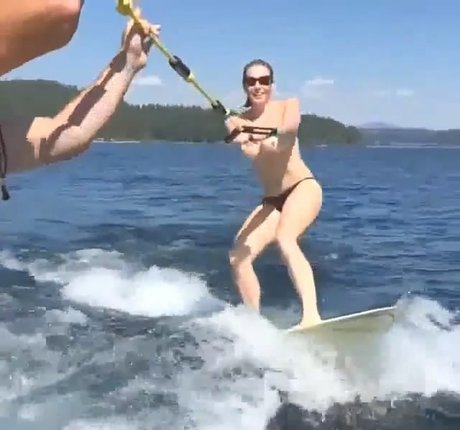Chelsea Handler ヌードモデル 写真