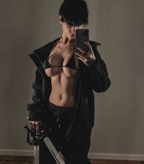 ぽっちゃりブロンドのオンリーファンズ 無料セックス 写真