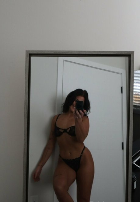 カーリーエボニーオンリーファンズ 無料セクシー 写真