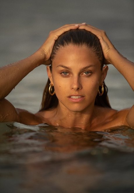 Natalie Jayne Roser セクシーモデル 画像