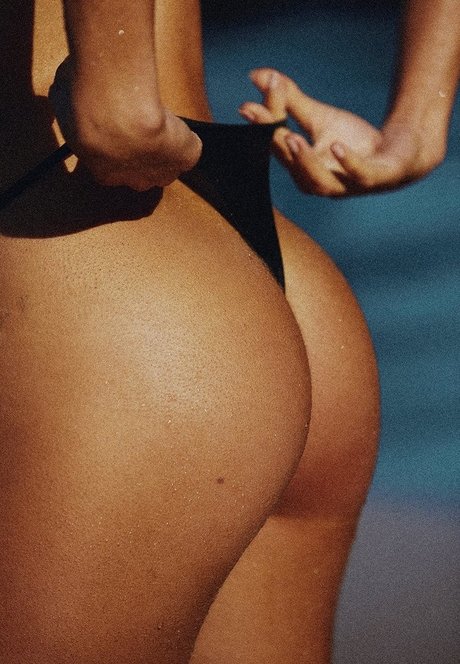 Natalie Jayne Roser ポルノモデル アーカイブ