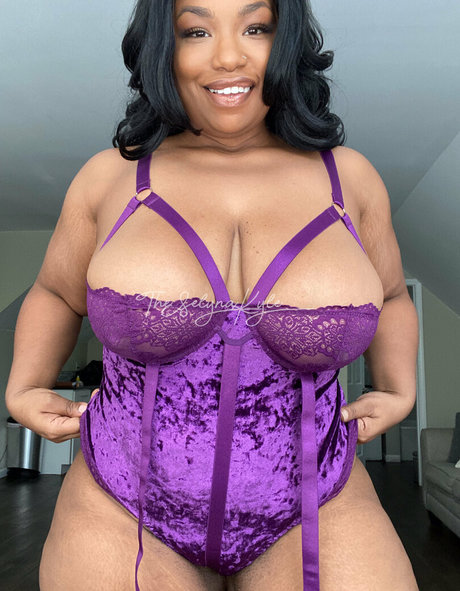 selynakylexoxo xxxモデル 写真