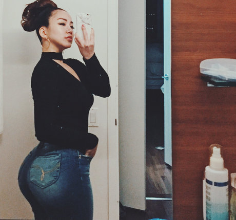 カーリーエボニーオンリーファンズ ホットヌード アーカイブ