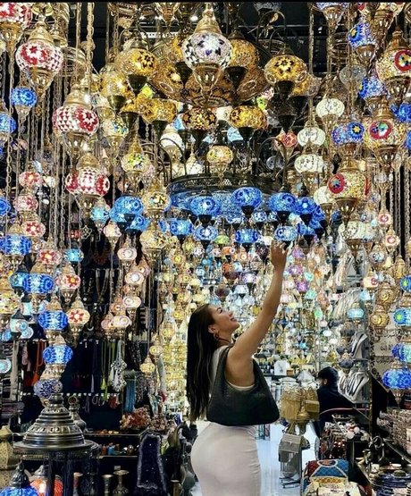 セクシーなブルネットのオンリーファンズ ヌード 画像