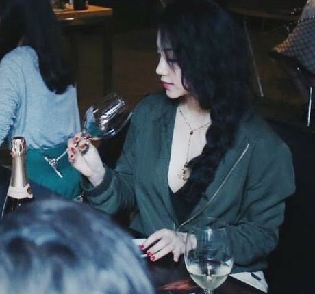 ブルネットのPOV オンリーファンズ セクシー裸 画像