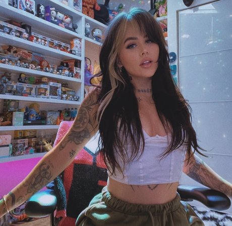 ヌード妻オンリーファンズ ホットポルノ 写真