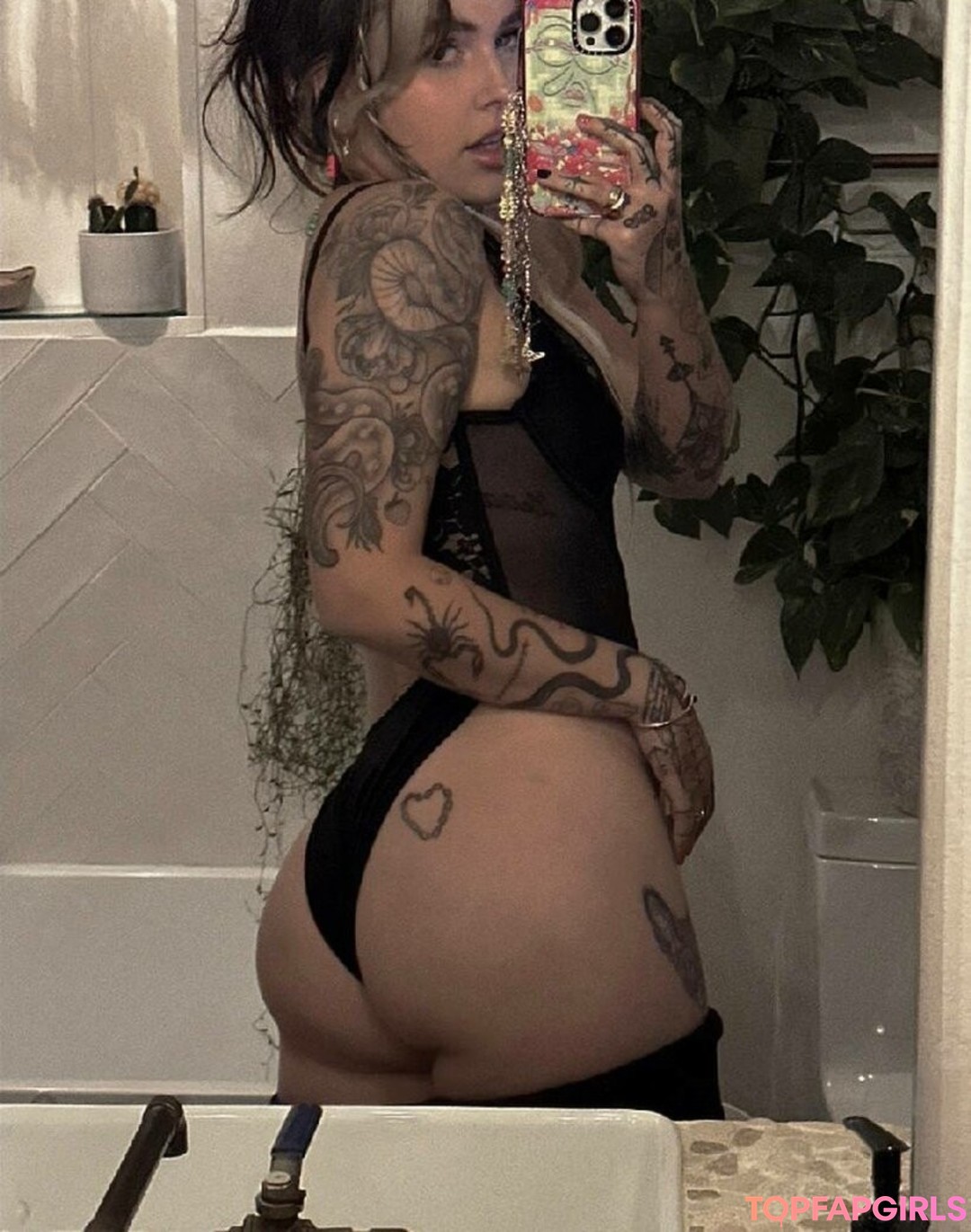 巨乳タトゥーオンリーファンズ 美しいxxx 写真