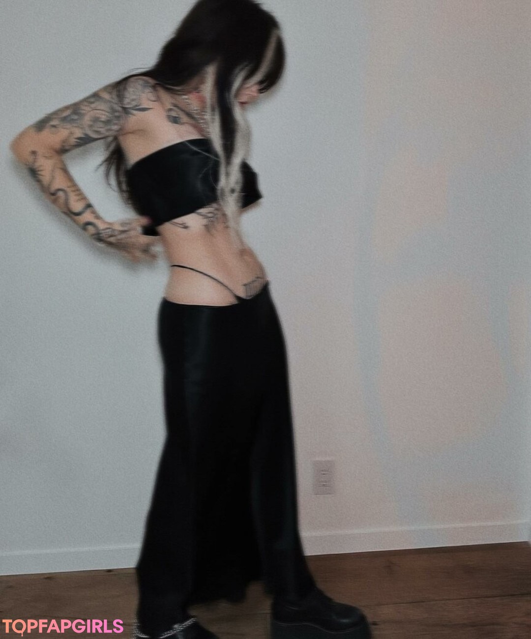 ジャークオンリーファンズ えろ 写真