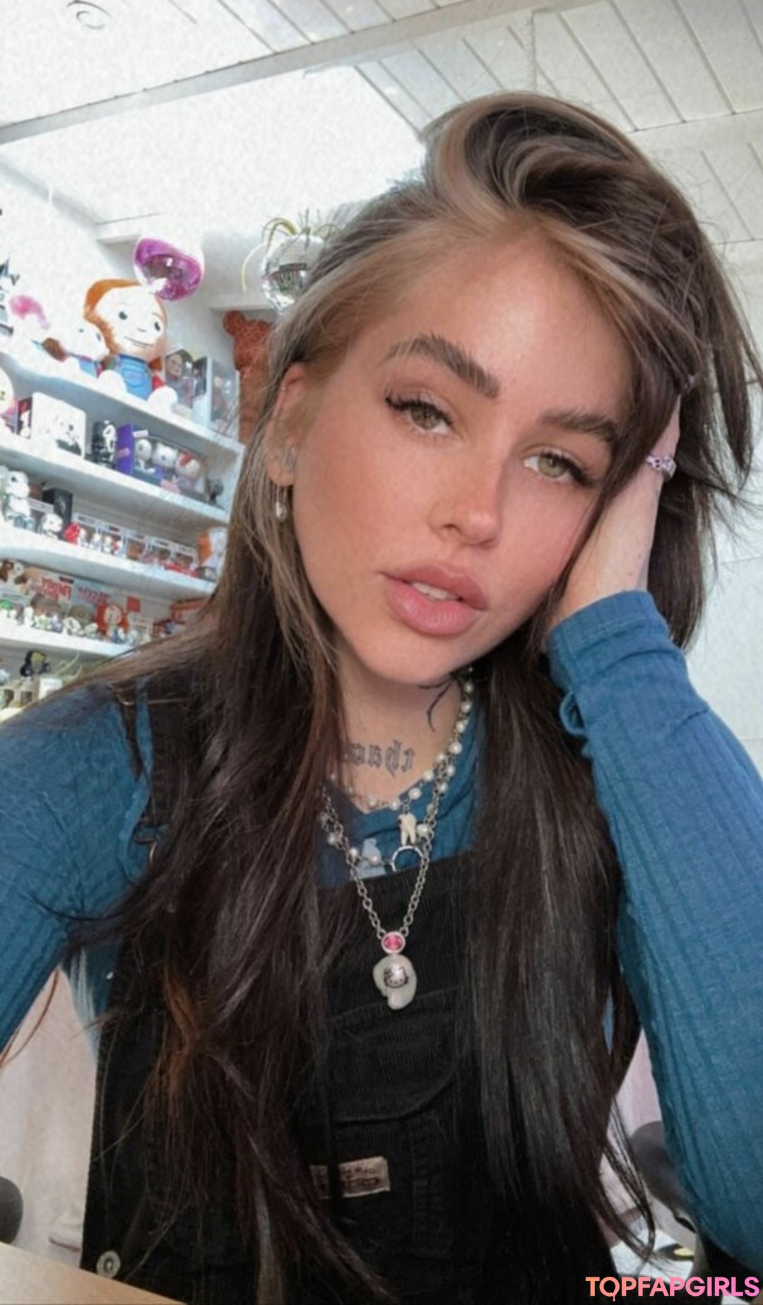 弁護士オンリーファンズ ホットヌード 写真