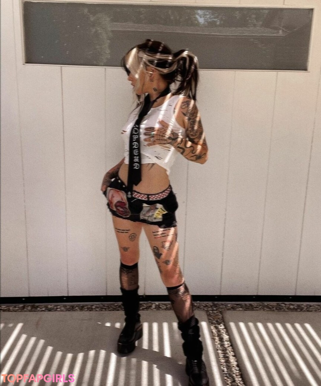 カーリーエボニーオンリーファンズ トップ 画像