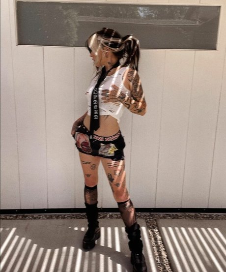 カーリーエボニーオンリーファンズ トップ 画像