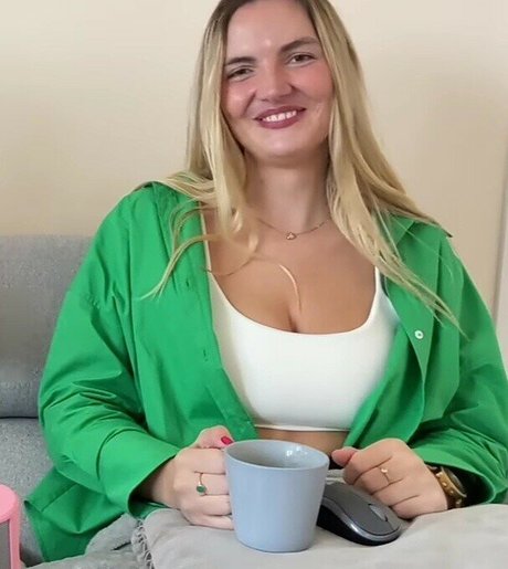 ミラーセルフィーオンリーファンズ 美しいxxx 画像