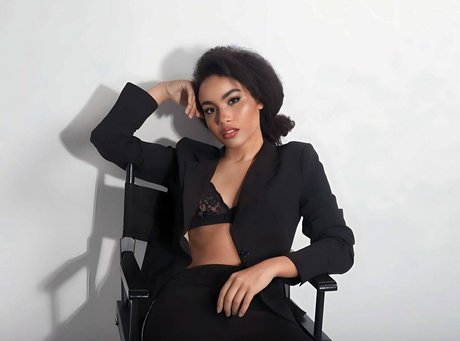 熟女の足オンリーファンズ えろた 写真