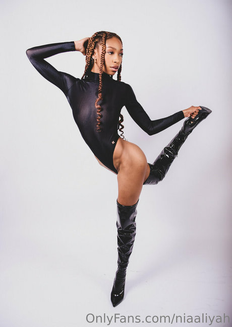 niaaliyah 独占ポルノスター 写真