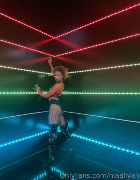 フィットネス 裸 オンリーファンズ セクシーヌード 写真