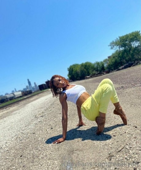 niaaliyah ポルノスター 可愛い ギャラリー