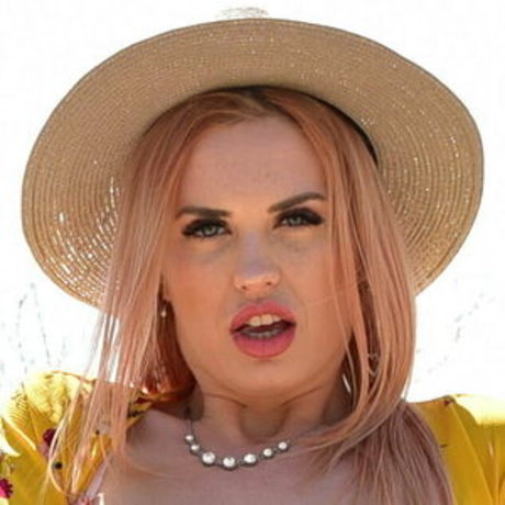 ぽっちゃりブルネットオンリーファンズ セクシー裸 ギャラリー