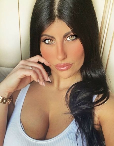 熟女のおっぱいオンリーファンズ 可愛い 写真