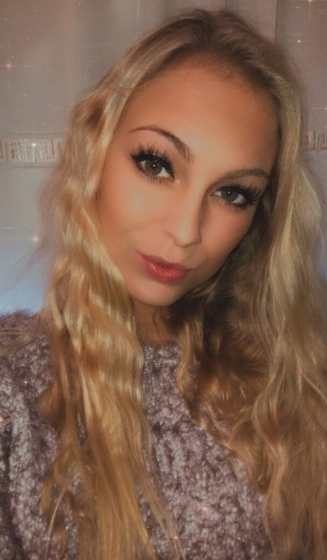 アラブの女の子オンリーファンズ セクシーヌード ギャラリー