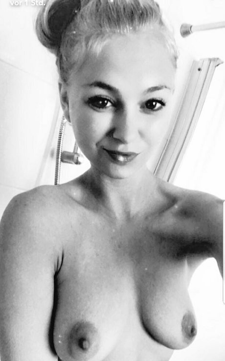 ランジェリーヌードオンリーファンズ xxx 写真