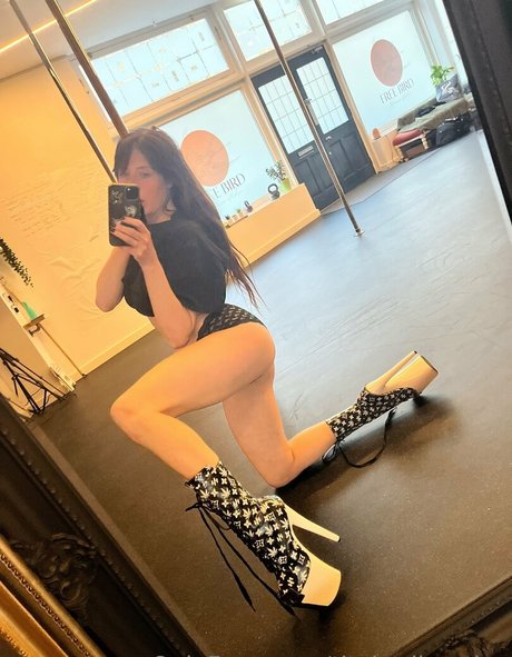 巨乳熟女オンリーファンズ ホット裸 ギャラリー