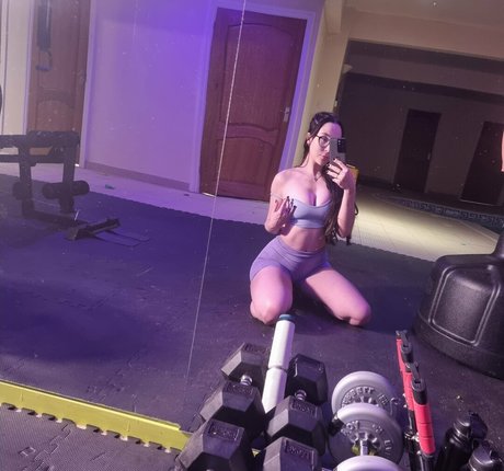 ニューハーフが男とセックスするオンリーファンズ エロチック 画像