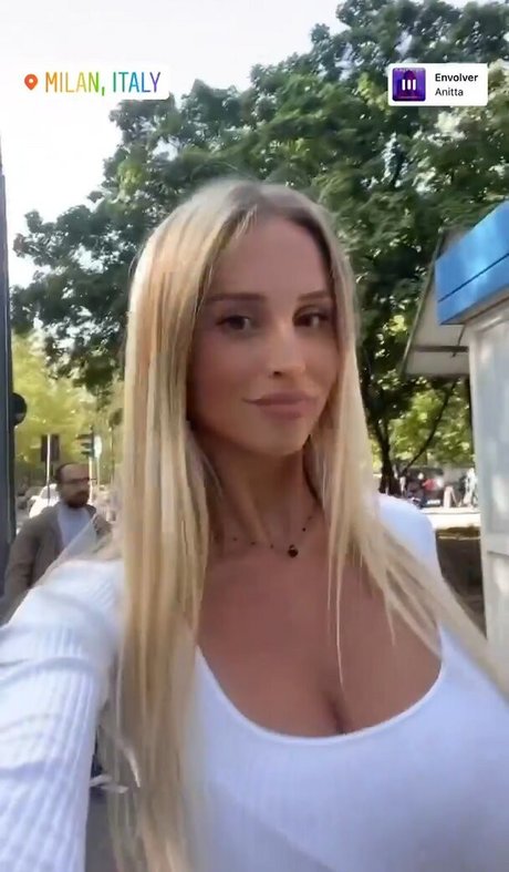 足 熟女 オンリーファンズ ポルノ 写真