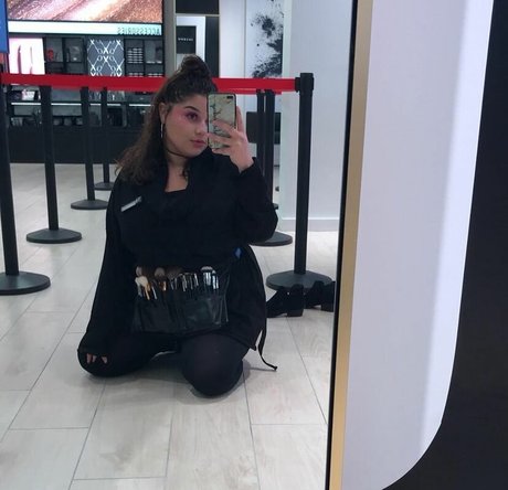 Ilianna ポルノモデル 画像