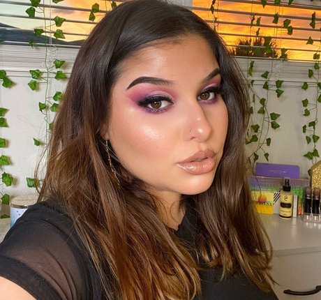 Ilianna ヌードのポルノスター 画像